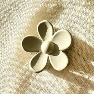 Gray cute flower hair clip